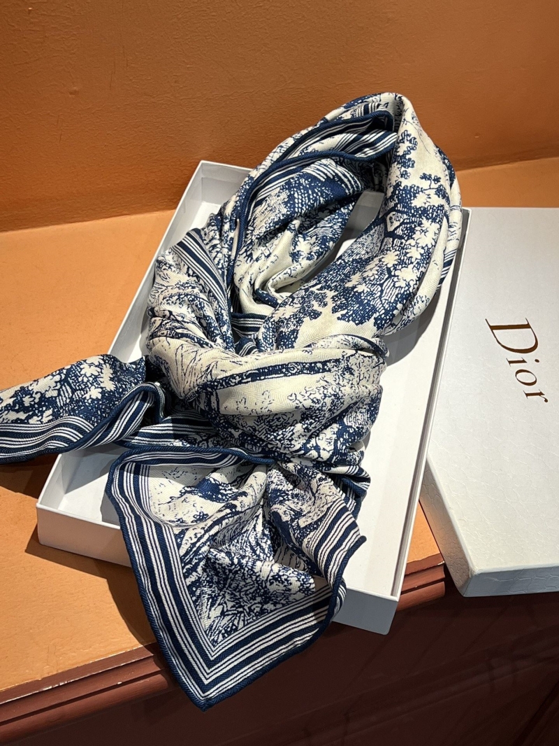 CHRISTIAN DIOR